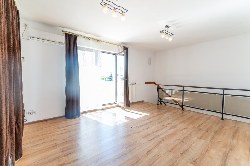 Titulescu, Ion Neculce, penthouse de inchiriat 5 camere+ terasa 45 mp!