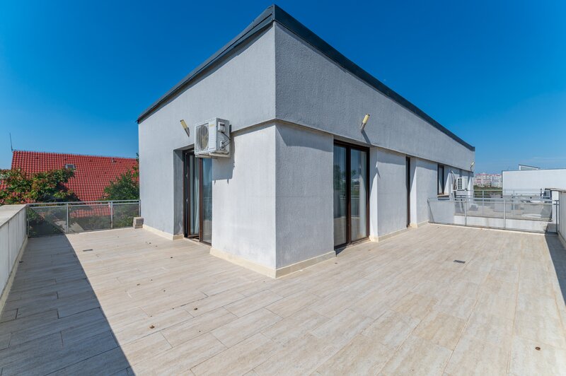 Titulescu, Ion Neculce, penthouse de inchiriat 5 camere+ terasa 45 mp!